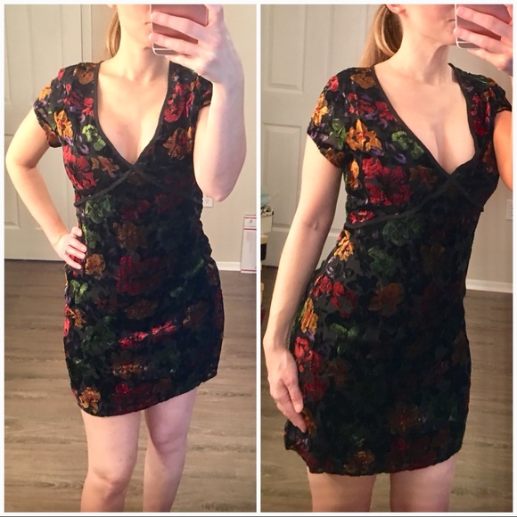 Dresses & Skirts - Velvet Floral V-neck Dress